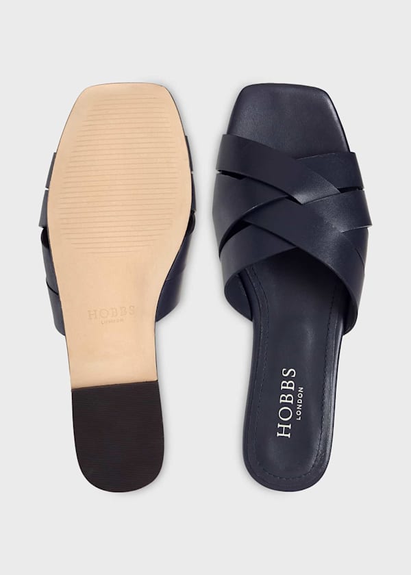 Annie Flat Sandal